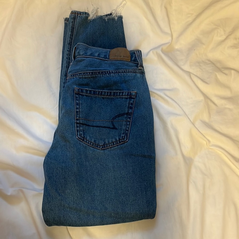 American eagle blue distressed jeans